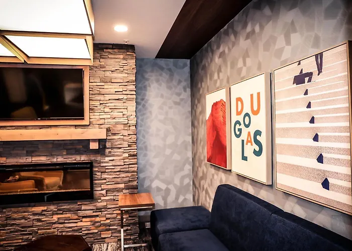 Express & By Ihg 3* Douglas