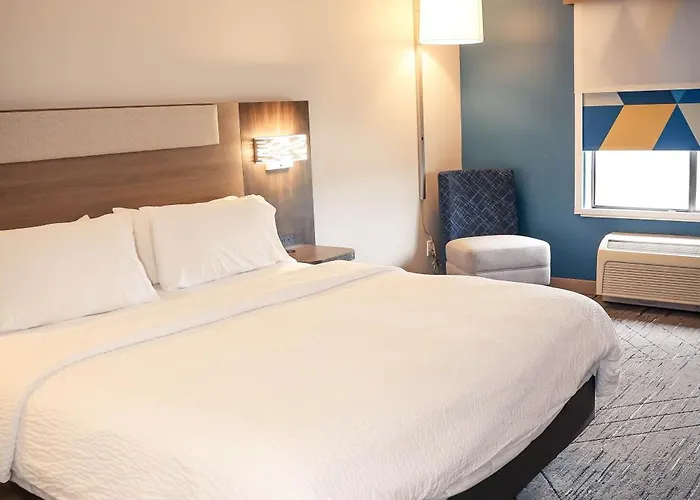 Hotel Express & By Ihg 3*