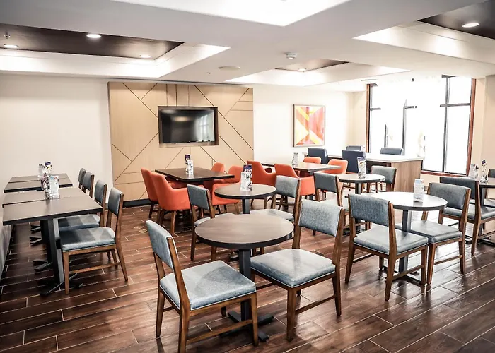 Express & By Ihg 3* Douglas