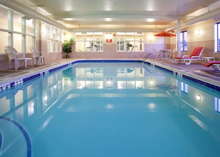 Express & By Ihg 3* Douglas