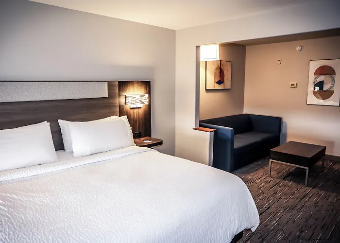 Express & By Ihg 3* Douglas