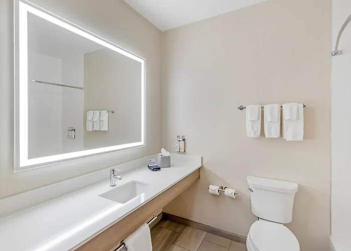 Express & By Ihg Hotel 3*