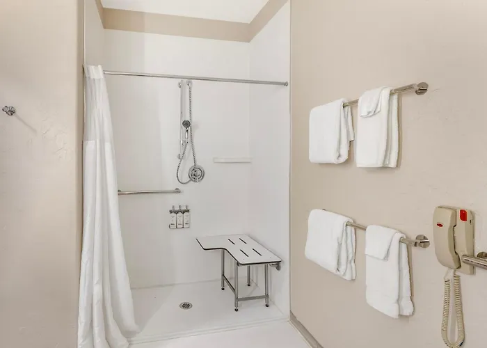 Express & By Ihg Hotel Douglas