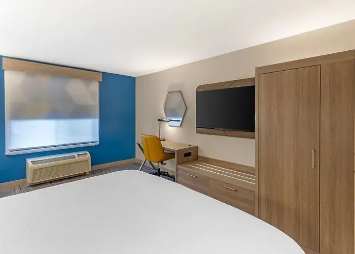 Express & By Ihg 3*