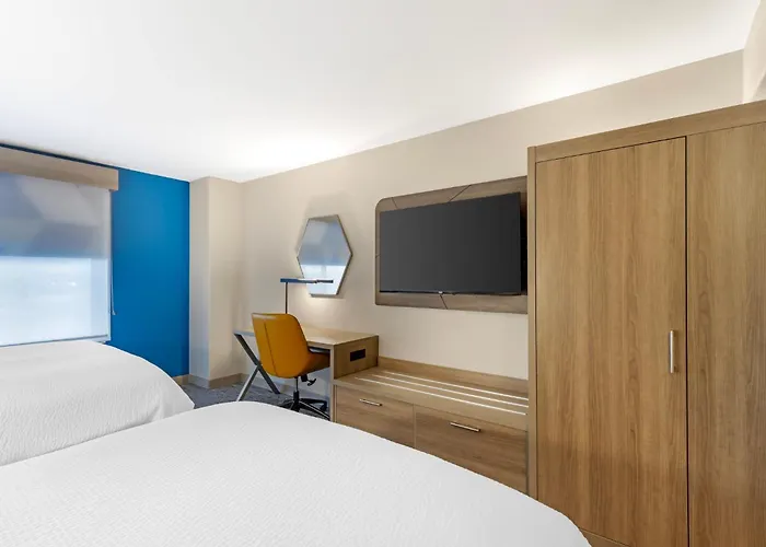 Express & By Ihg Hotel 3*