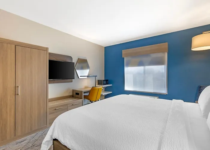 Hotel Express & By Ihg 3*