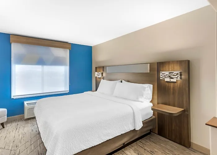 Express & By Ihg Hotel 3*